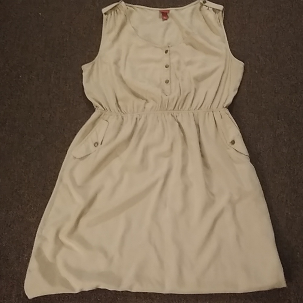 Traditional tan dress